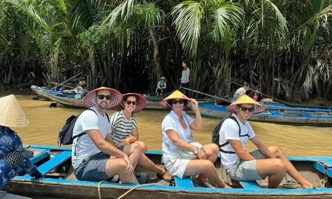 Đoàn khách Tây Ban Nha tham quan Mỹ Tho vào tháng 8.