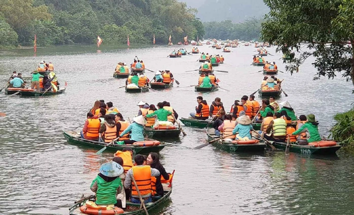 Tràng An là điểm đến thu hút nhiều khác du lịch trong và ngoài nước