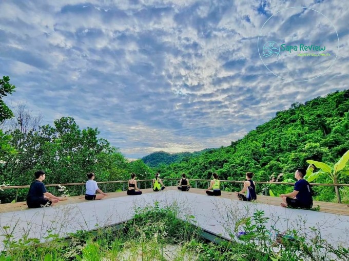 Không gian tập yoga tại khu du lịch Làng Nhỏ. 