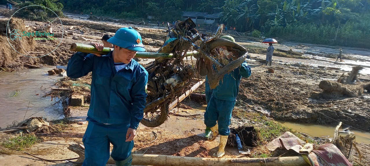 Sưu tầm tư liệu về thiệt hại của mưa bão phục vụ nhiệm vụ chính trị và du khách.