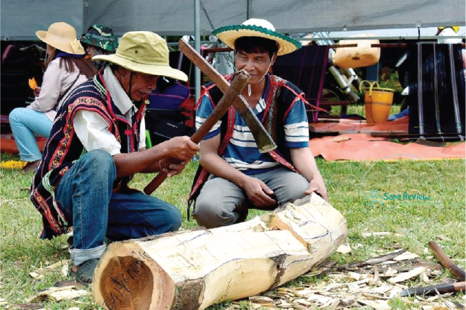 Các nghệ nhân tạc tượng dân gian