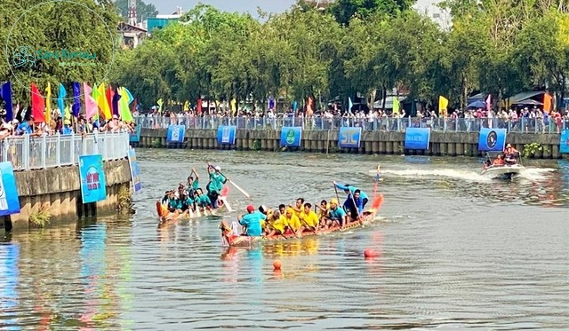 Lễ hội đua ghe ngo Quận 3 lần đầu thu hút sự quan tâm của đông đảo người dân và du khách