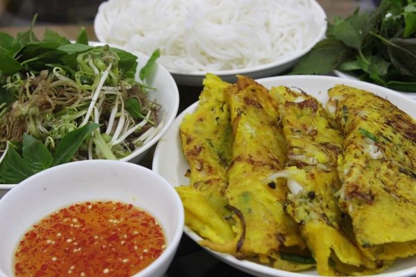 Bánh xèo Phú Yên mềm, hơi cháy ở giữa