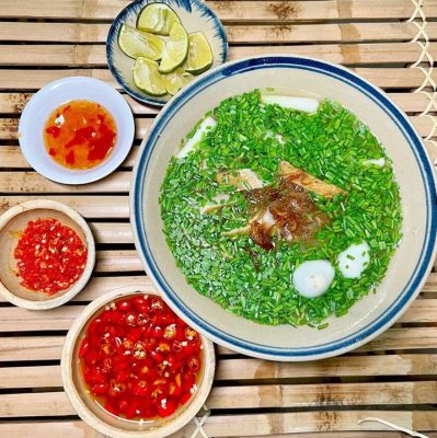 Bánh canh hẹ đúng như tên gọi. 