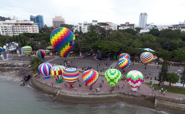 Khinh khí cầu bay ở Bãi Trước, Vũng Tàu