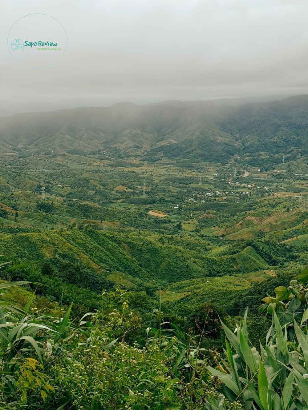 Đặc biệt, cách đèo Violak chỉ 50km là Măng Đen – “thiên đường” du lịch lý tưởng cho những người thích sự yên bình, tĩnh lặng, gần gũi thiên nhiên