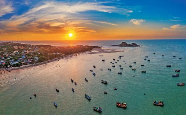 Biển Phan Thiết tuyệt đẹp buổi chiều hoàng hôn