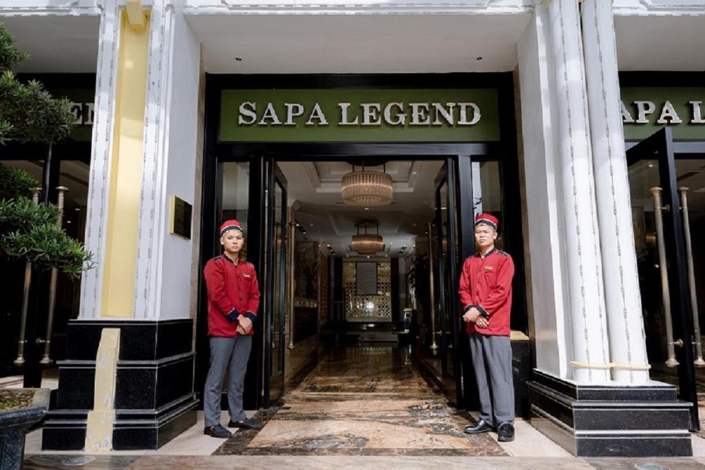 Nhân viên chào đón tận tình tại Canvas Sapa Legend.
