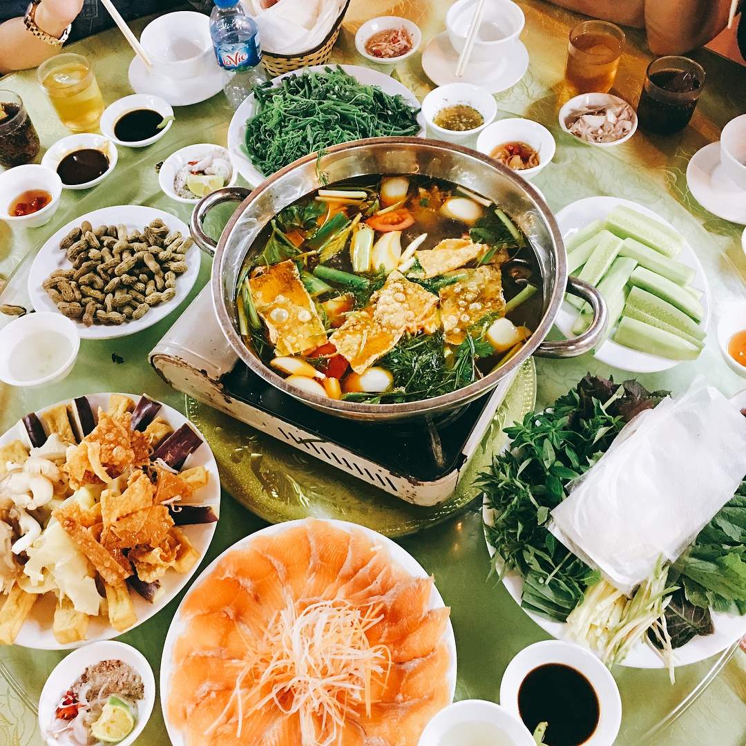 Lẩu cá tầm vô cùng hấp dẫn dành cho những ngày mưa khi đến Sapa