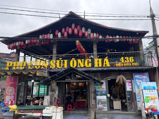 Quán Cốn Sủi Ông Há nằm trên đường Điện Biên Phủ