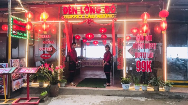 Quán mang cảm giác khá Trung Hoa với loạt đèn lồng đỏ làm điểm nhấn đúng như tên gọi