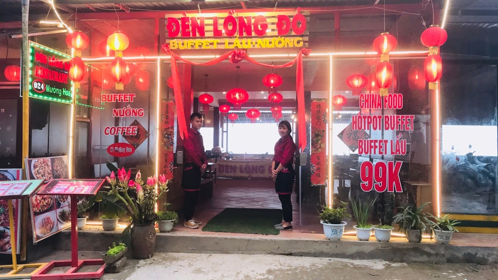 Quán mang cảm giác khá Trung Hoa với loạt đèn lồng đỏ làm điểm nhấn đúng như tên gọi