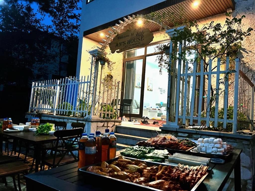 Được thiết kế theo phong cách hiện đại kết hợp hài hòa với nét mộc mạc bản địa