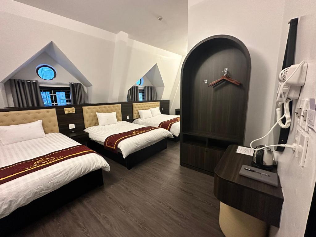 Khách sạn có nhiều phòng cho du khách lựa chọn .