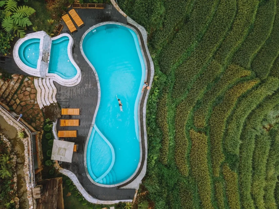Bể bơi ngoài trời hướng thung lũng Mường Hoa – điểm check-in lý tưởng tại Laxsik Ecolodge