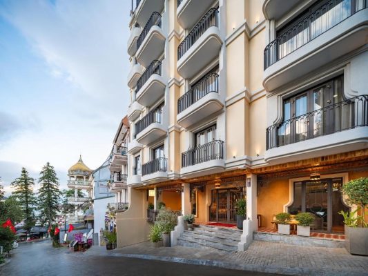 Toàn cảnh Azalea Sapa Hotel sang trọng giữa sương mù thị trấn Sa Pa
