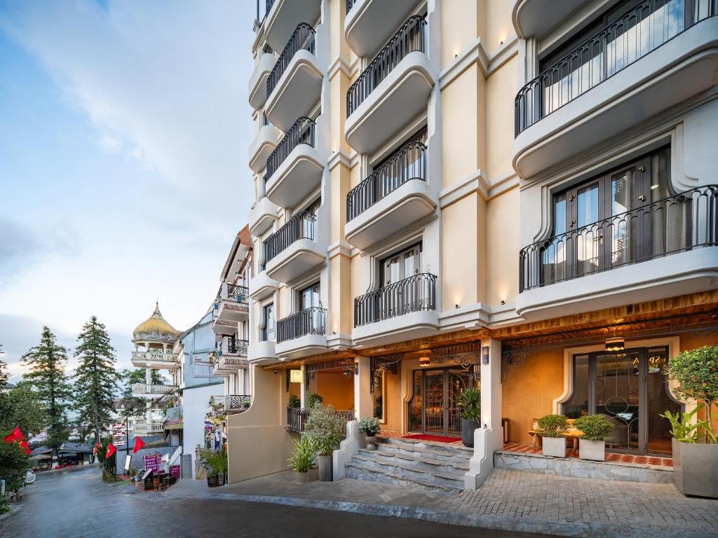 Toàn cảnh Azalea Sapa Hotel sang trọng giữa sương mù thị trấn Sa Pa
