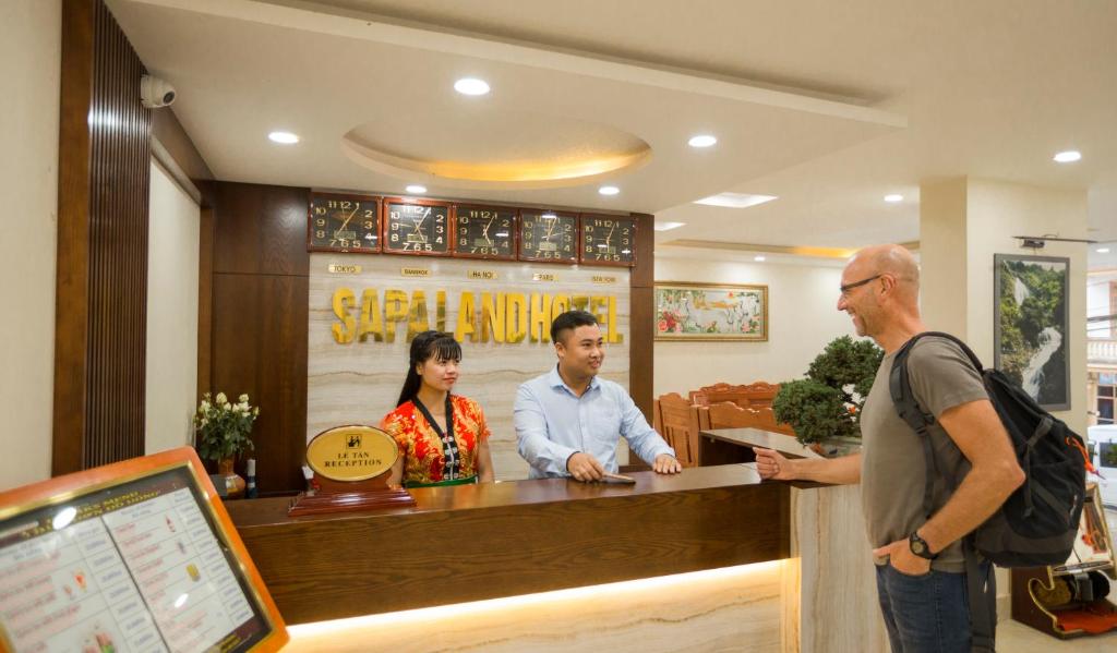 Sapa Land Hotel nằm ở vị trí trung tâm.