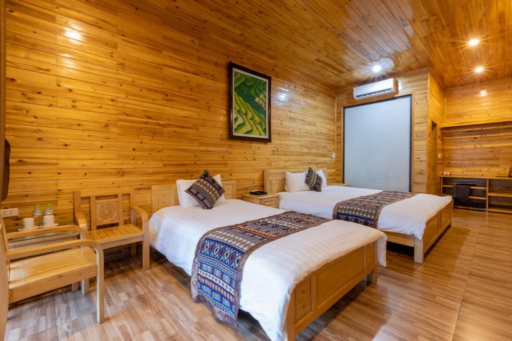 Resort cung cấp nhiều hạng phòng, trong đó nổi bật là phòng giường đôi nhìn ra vườn.