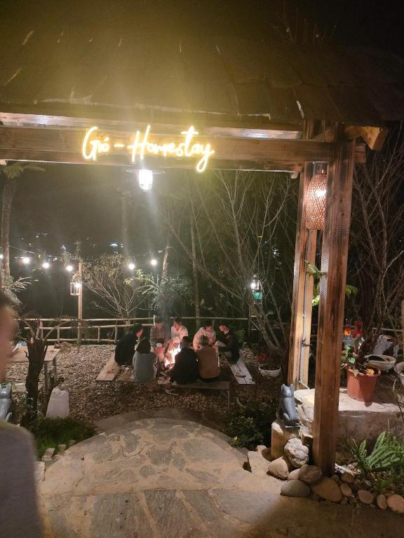 Homestay thiết kế theo phong cách nhà gỗ mộc mạc, tạo cảm giác gần gũi và ấm cúng.