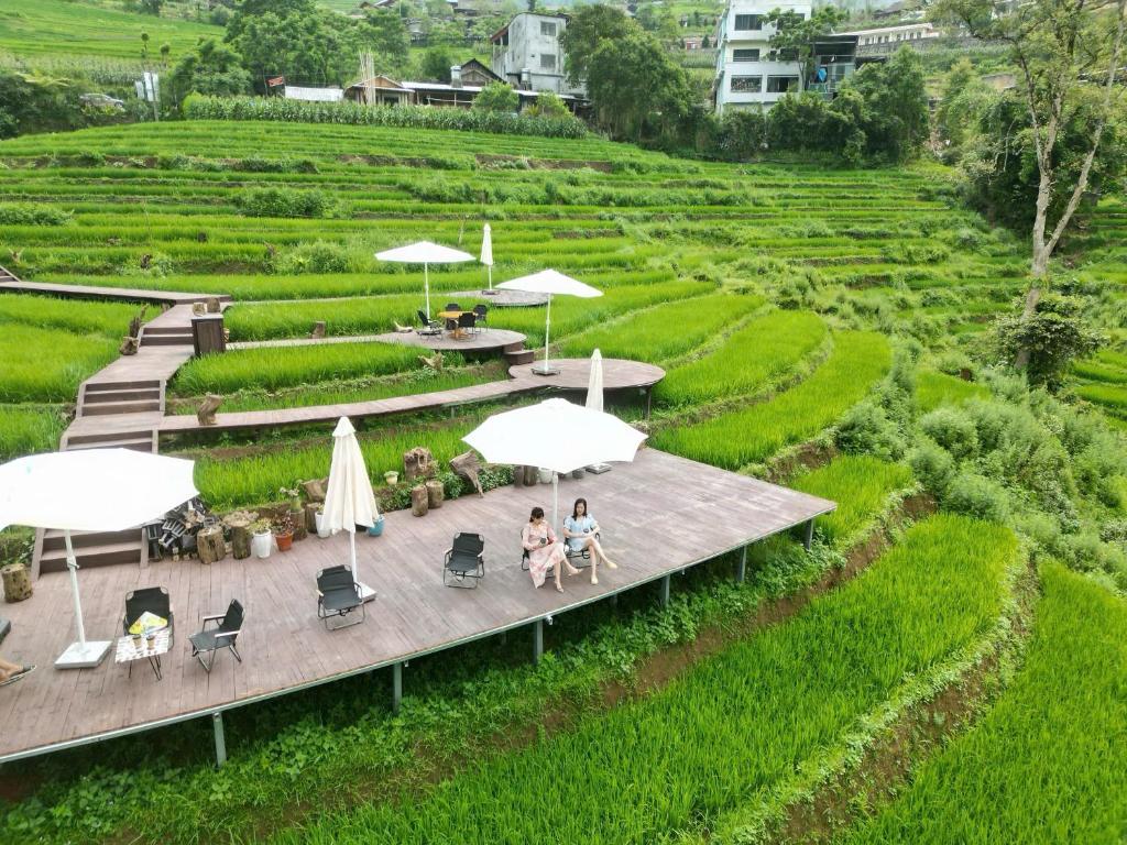Vị trí tuyệt đẹp, ôm trọn khung cảnh ruộng bậc thang