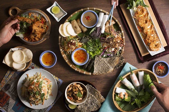 Không thử món ăn địa phương