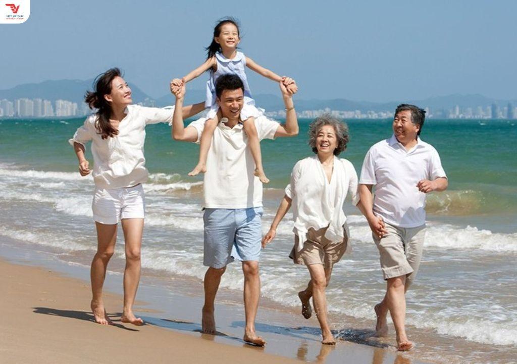 Du lịch gia đình theo tour tiện lợi và an toàn
