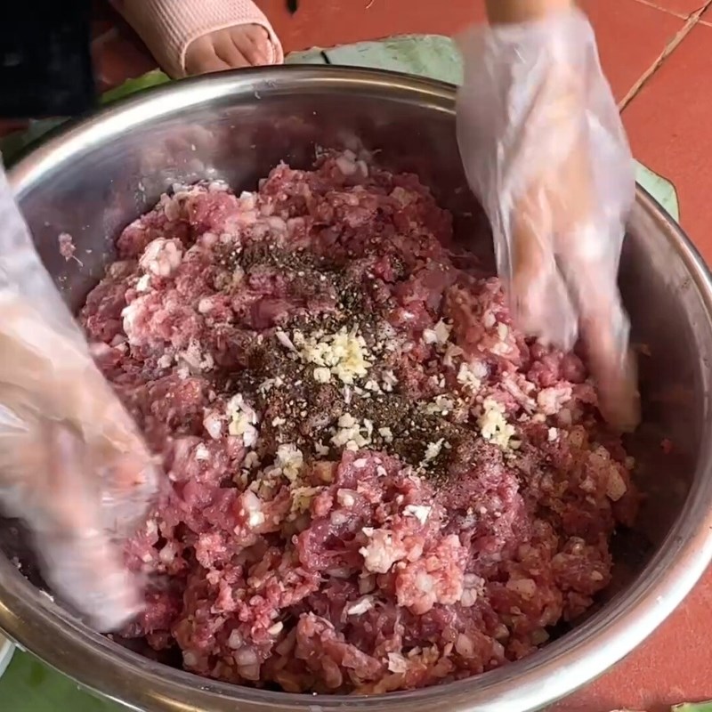 Trộn và ướp thịt